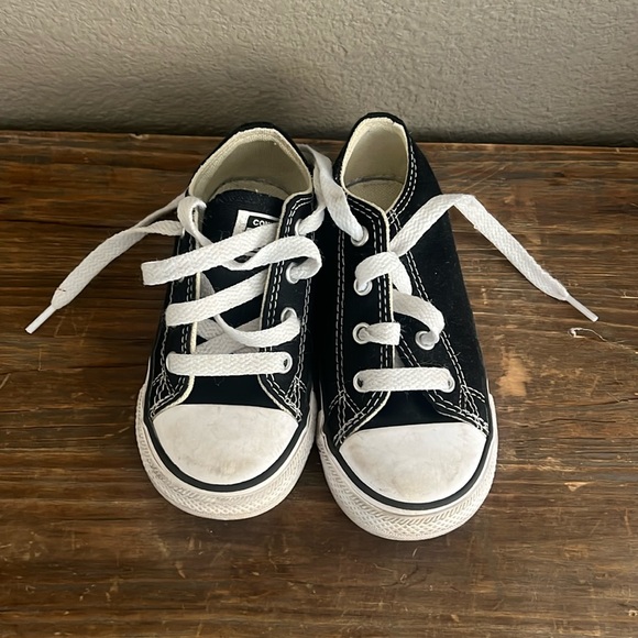 Converse black low top sneaker size 7 toddler - Picture 4 of 5